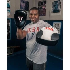 TITLE Classic Pro-Style Trainer's Mitts -Venum Shop cpstm