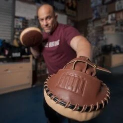 TITLE Boxing Retro Old School Punch Mitts -Venum Shop old mitts 5