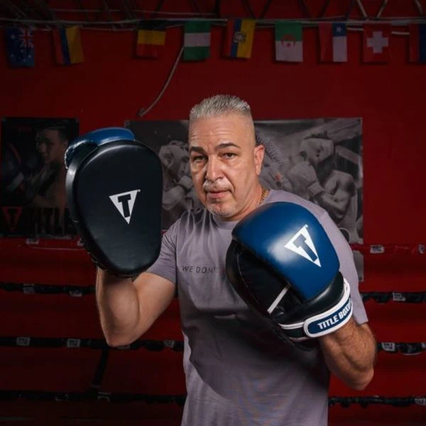 TITLE Boxing Dual Purpose Combo Punch Mitts 4 TITLE Boxing Dual Purpose Combo Punch Mitts - Image 4